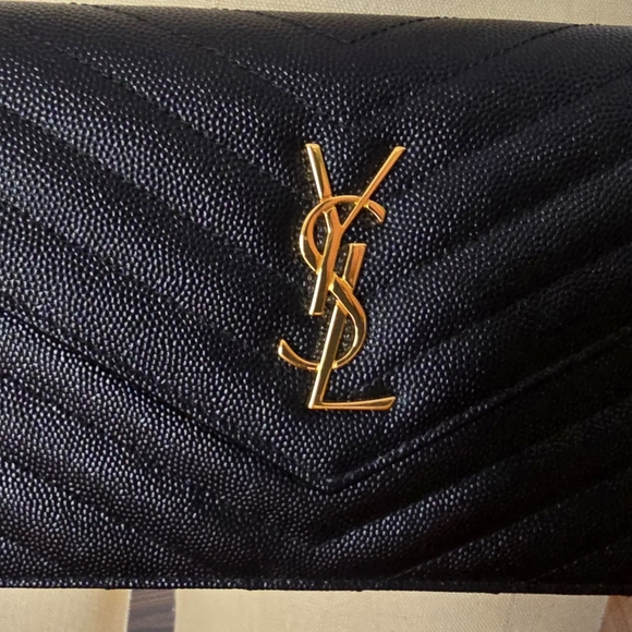 Saint Laurent Black Cassandre Chain Wallet - Picture 3 of 10